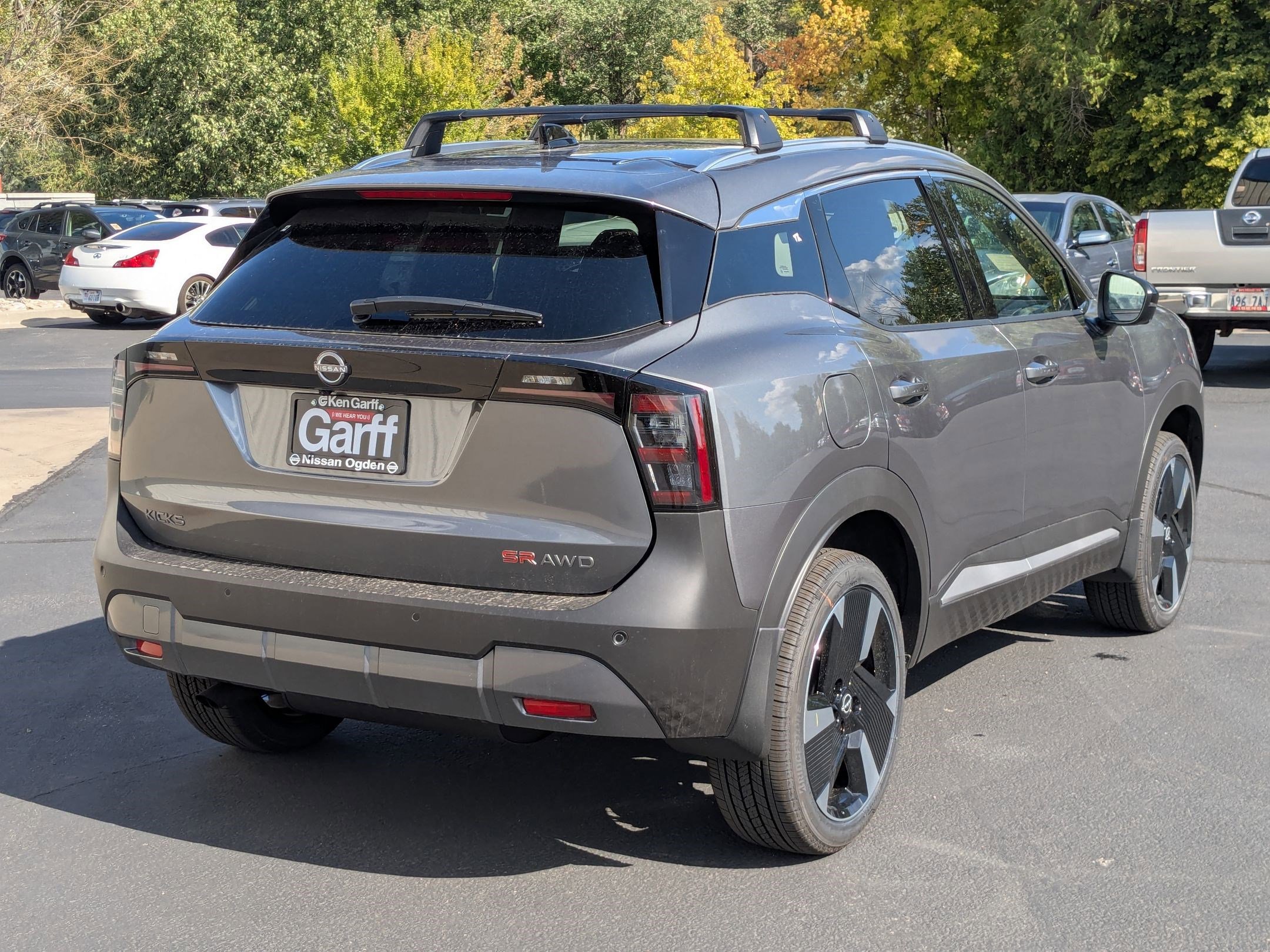 2026 Nissan Kicks SR photo 3