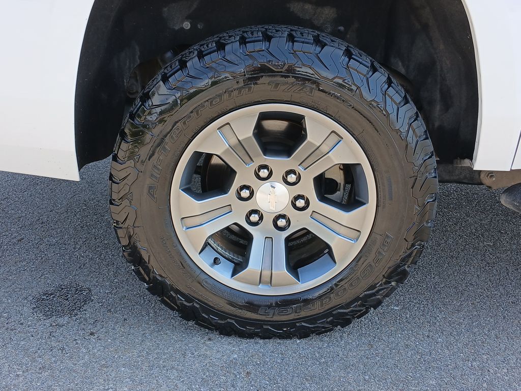 2018 Chevrolet Suburban LT photo 33