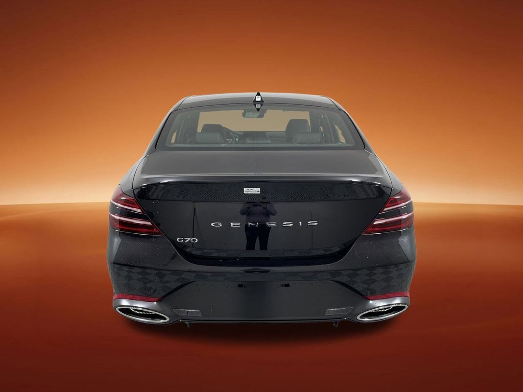 2025 Genesis G70 2.5T Sport Prestige photo 4