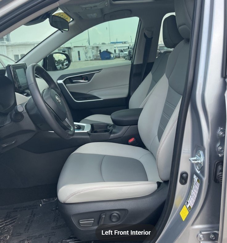 2021 Toyota RAV4 XLE Premium photo 8