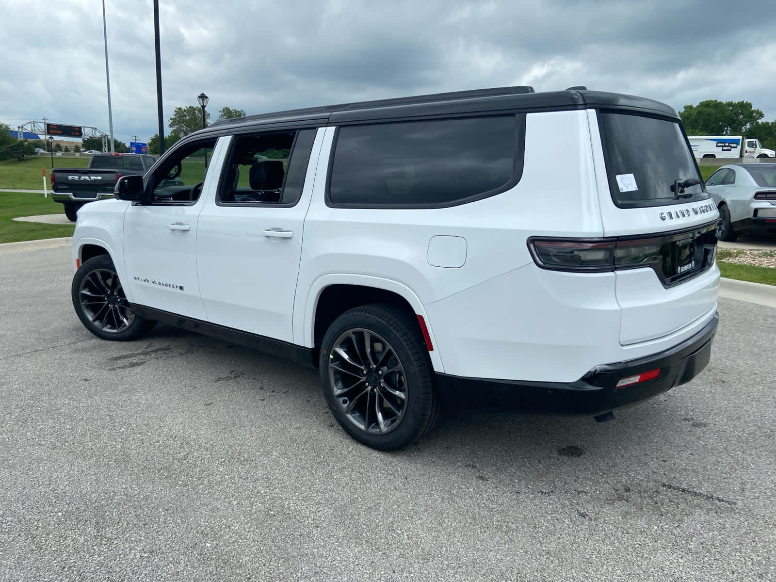 2025 Jeep Grand Wagoneer L II Obsidian photo 4