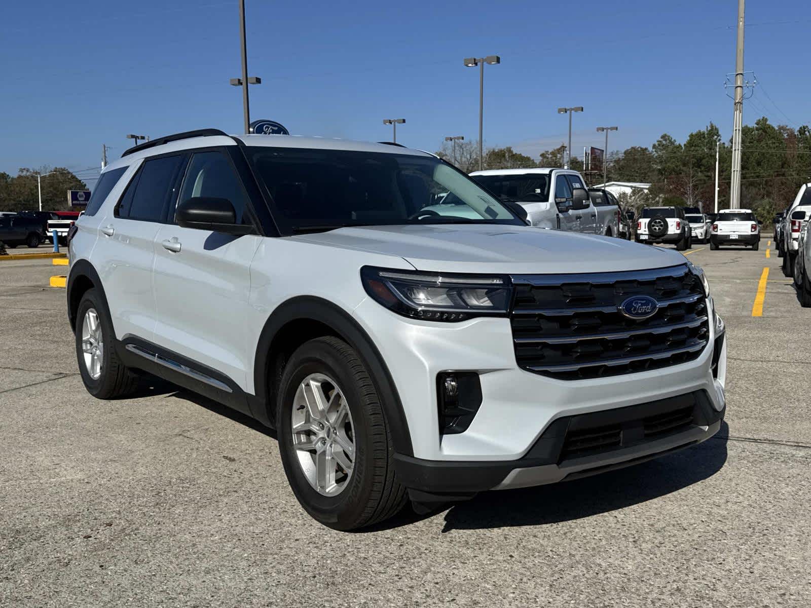 2025 Ford Explorer Active's photo