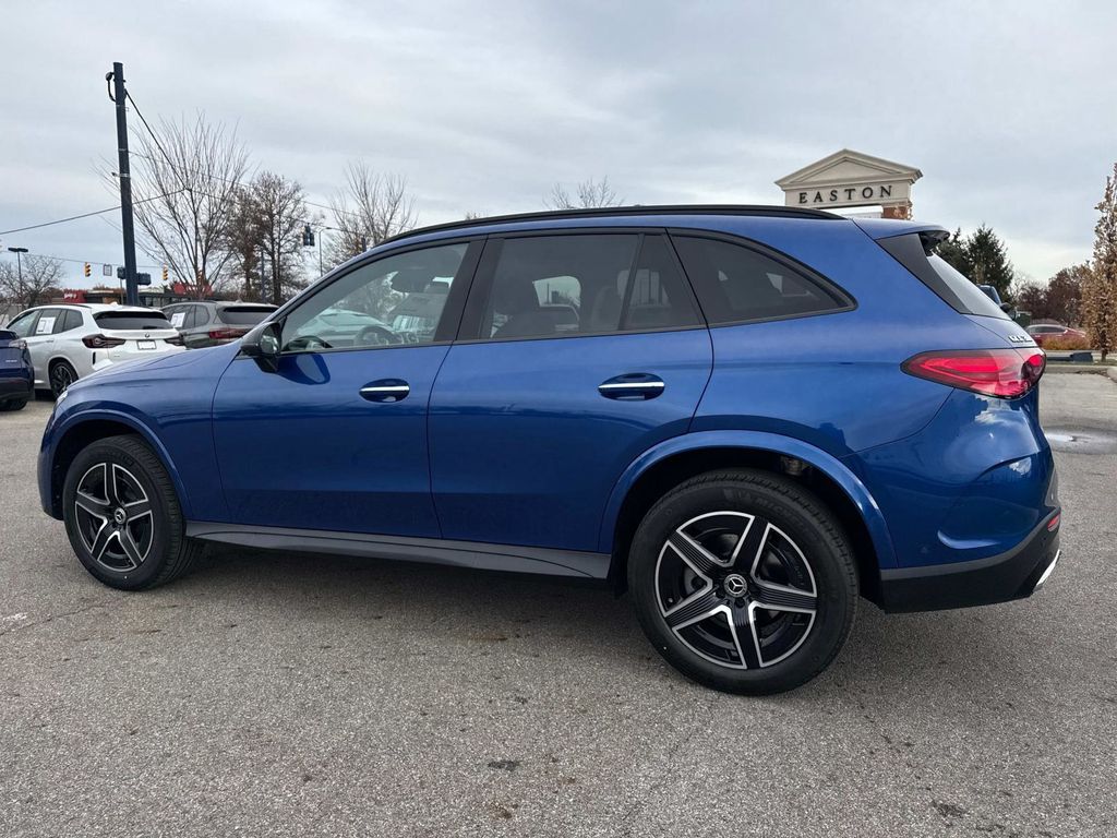 2026 Mercedes Benz GLC 300 4MATIC photo 3