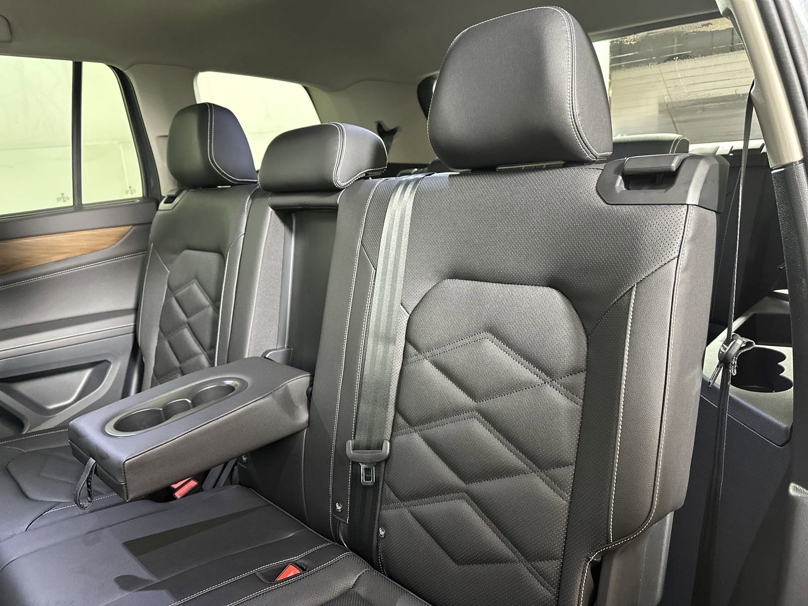 2025 Volkswagen Atlas SE Technology photo 8