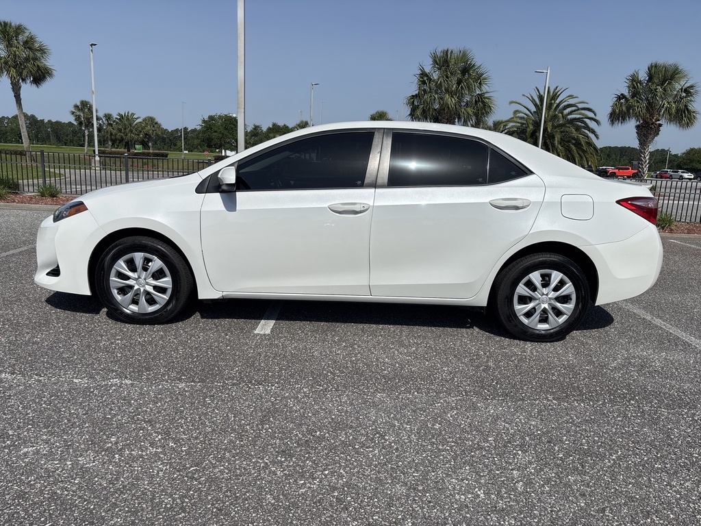 2017 Toyota Corolla LE Eco photo 2