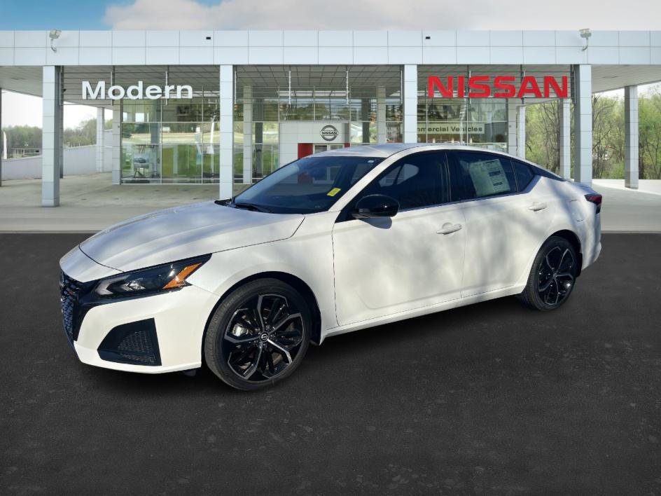 2025 Nissan Altima SR's photo