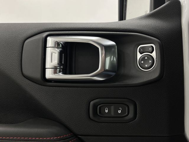 2025 Jeep Wrangler Rubicon X photo 27