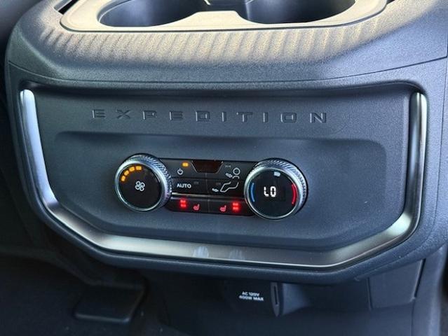 2025 Ford Expedition Platinum MAX photo 16
