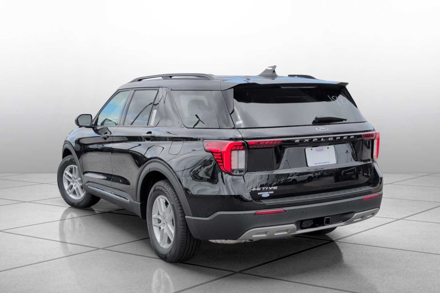 2025 Ford Explorer photo 14