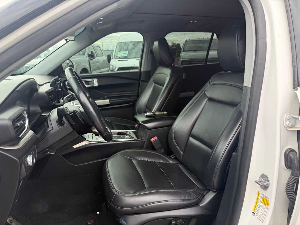 2020 Ford Explorer XLT photo 3