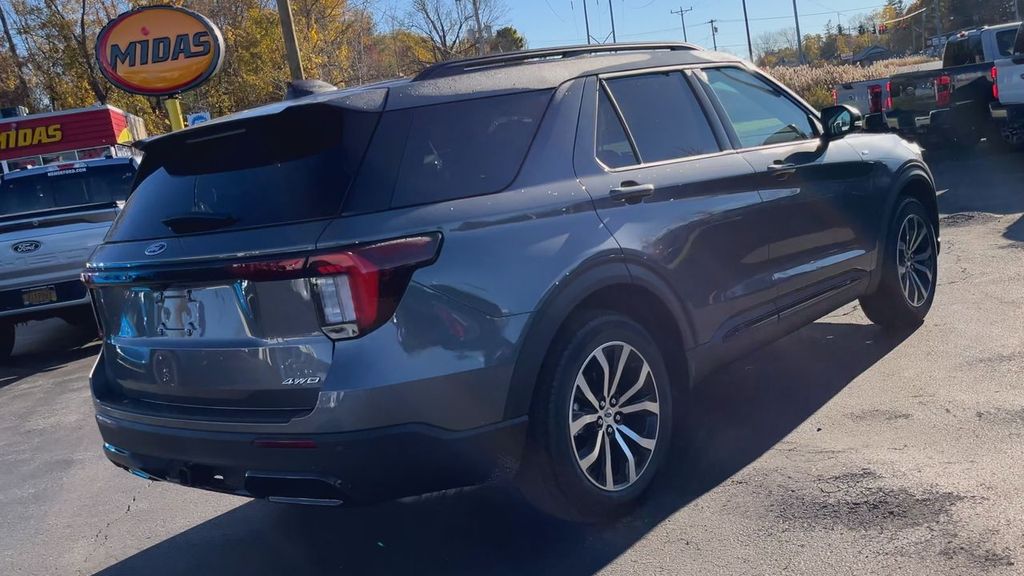 2026 Ford Explorer ST-Line photo 2