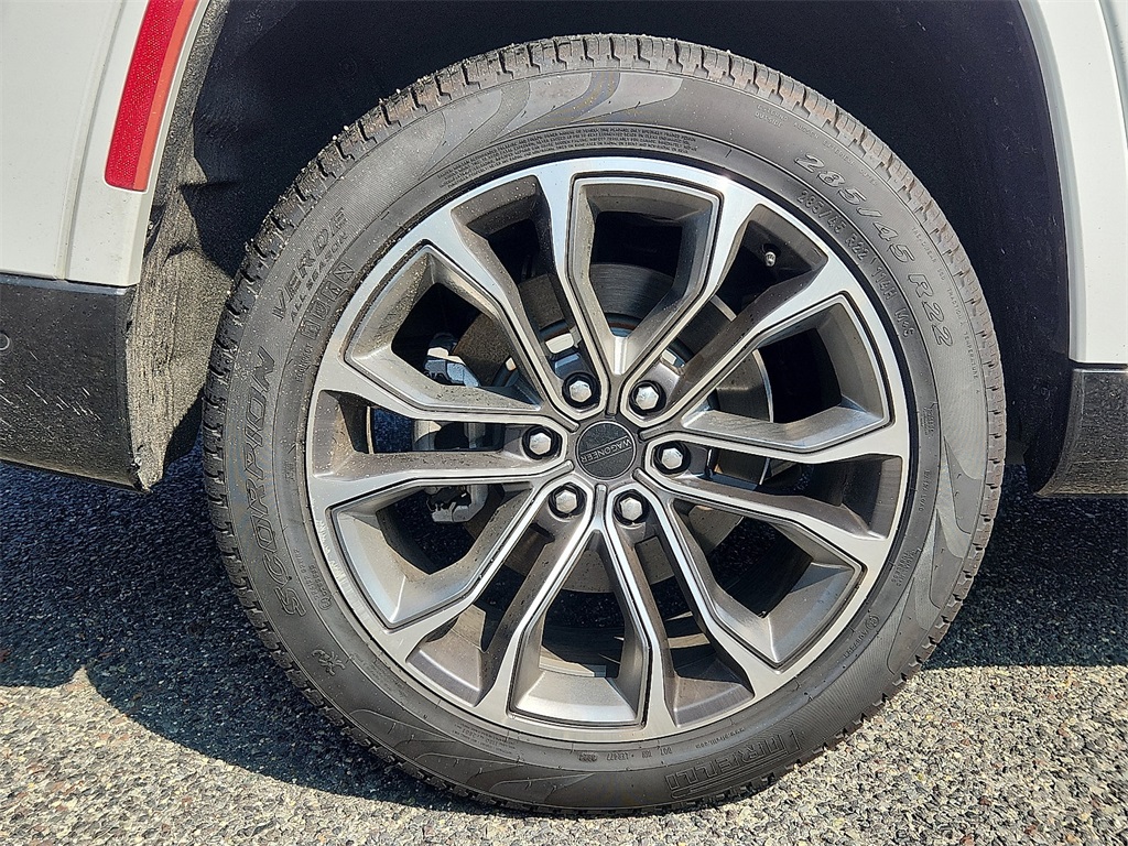 2025 Jeep Grand Wagoneer III photo 4