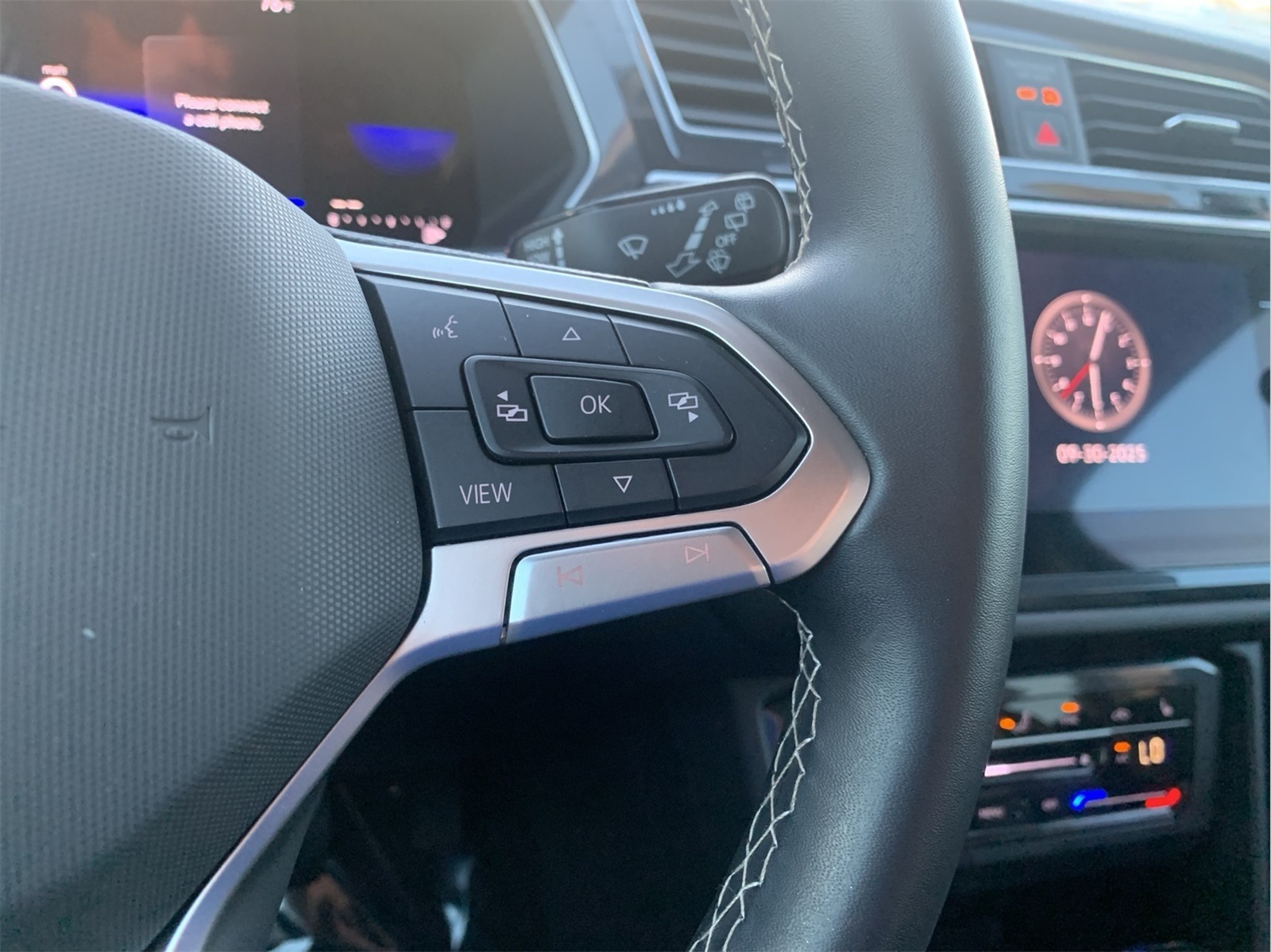 2024 Volkswagen Tiguan SE Wolfsburg Edition photo 16