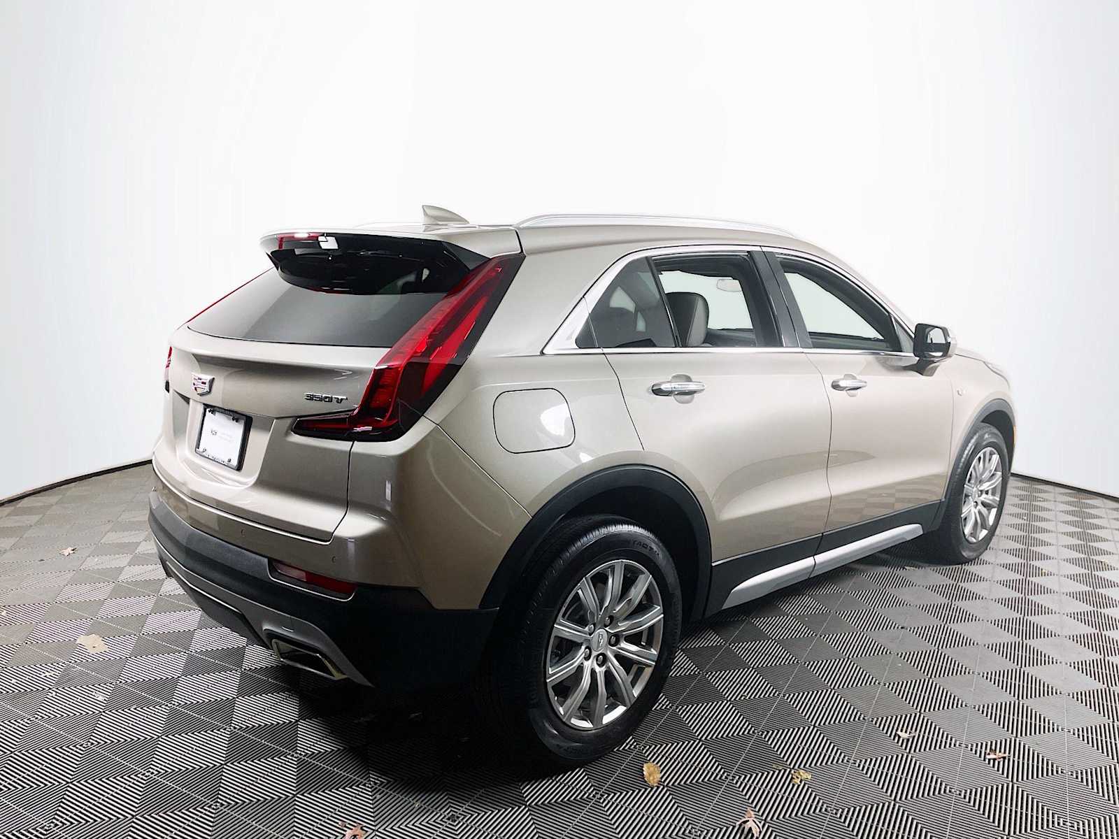 2023 Cadillac XT4 Premium Luxury photo 4