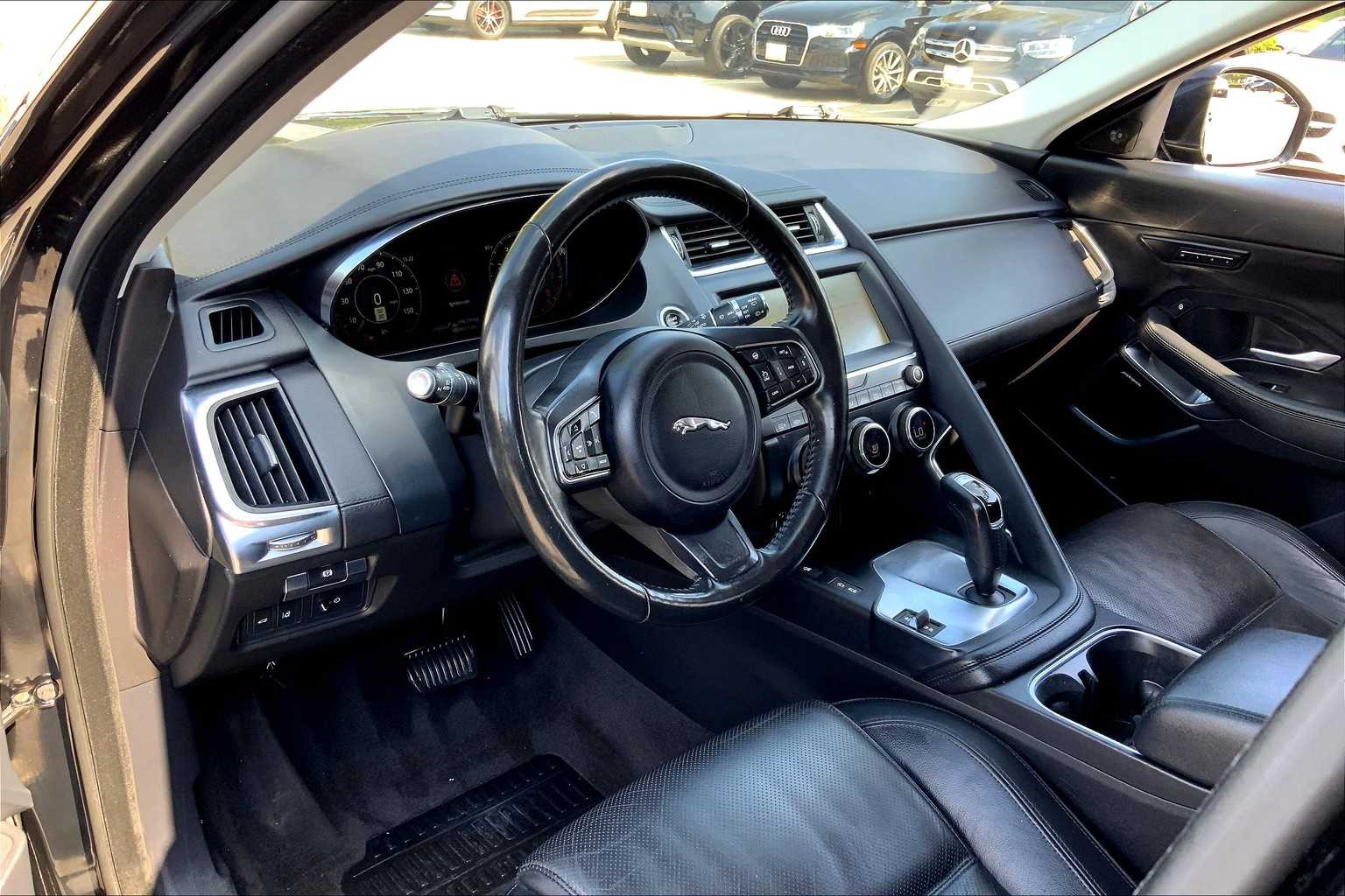 2018 Jaguar E-PACE SE photo 16