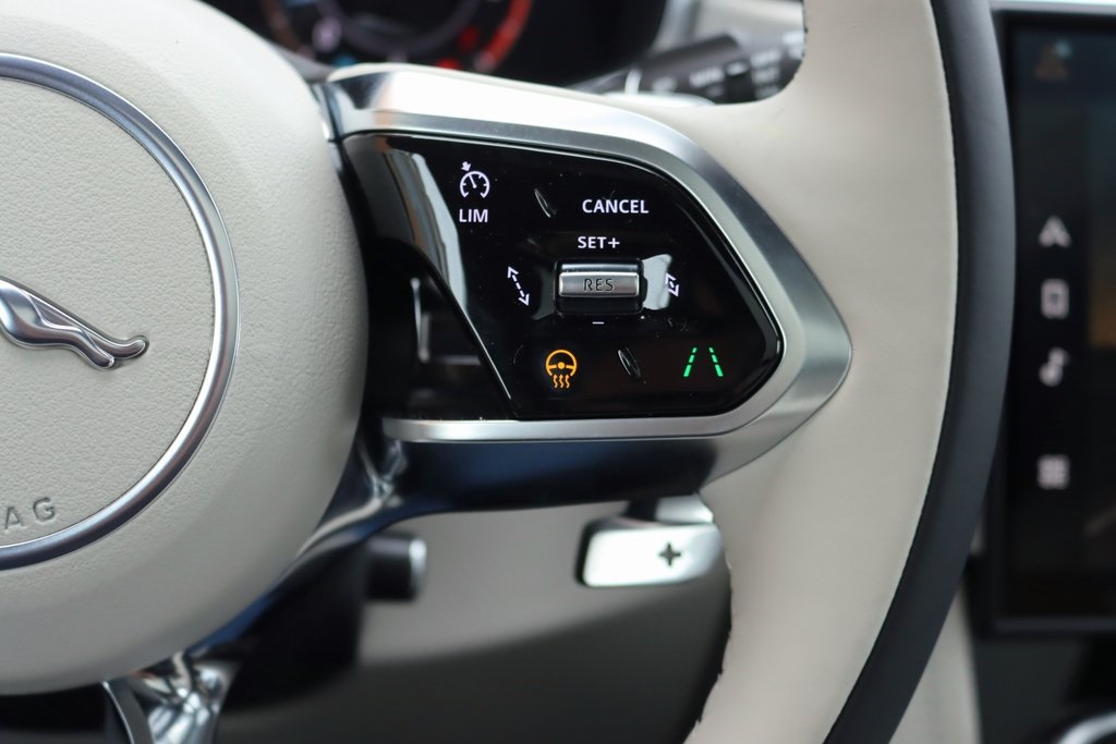 2026 JAGUAR F-PACE - Image 17