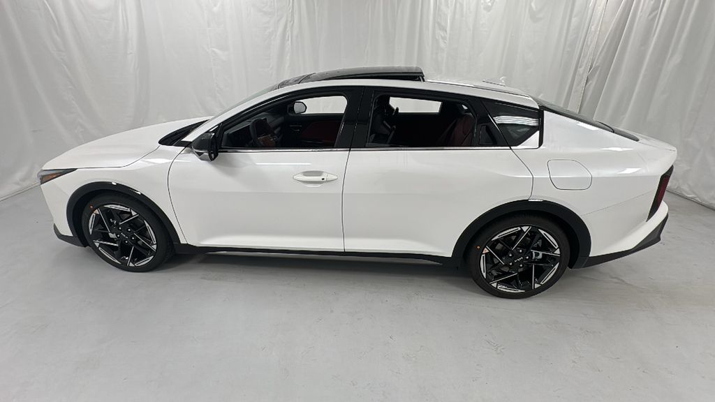 2025 Kia K4 GT-Line photo 6