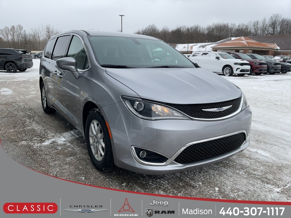 2020 Chrysler Pacifica Touring's photo