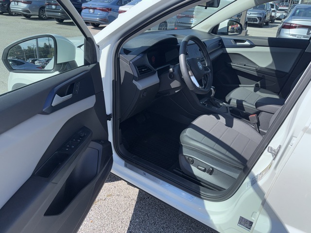 2022 Volkswagen Taos SE photo 12