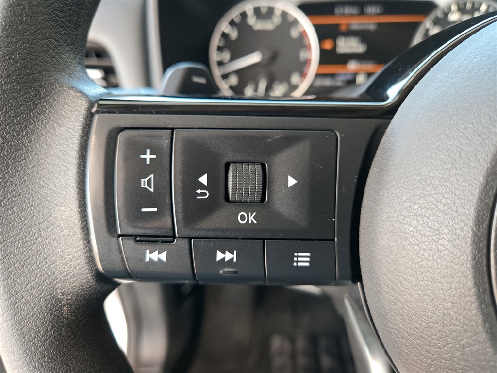 2022 Nissan Rogue SV photo 15