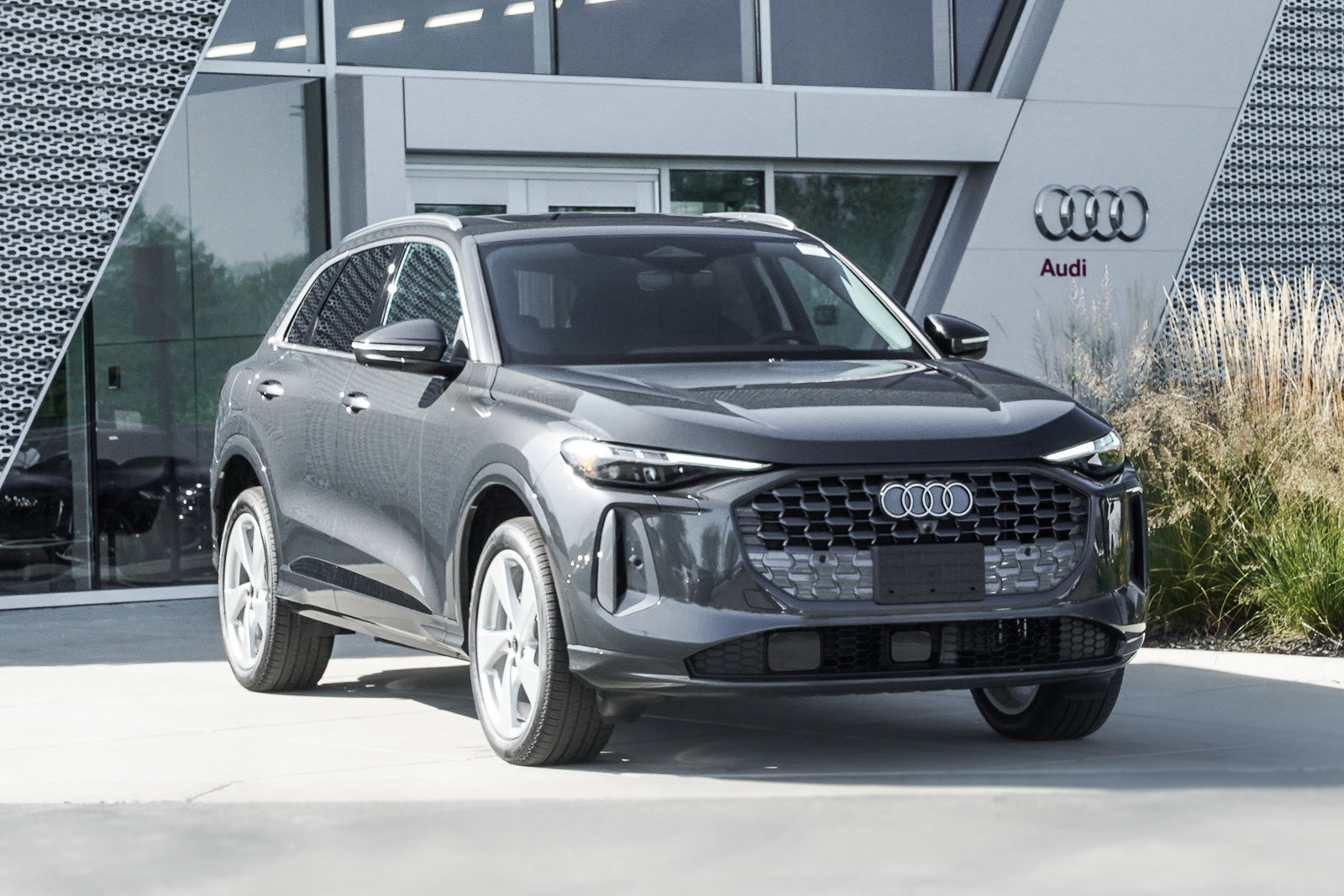 2025 Audi Q5 Premium Plus photo 2