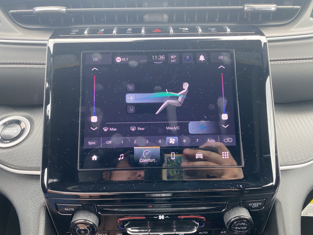 2025 Jeep Grand Cherokee Laredo X photo 30