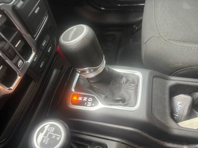 2021 Jeep Gladiator Willys photo 25