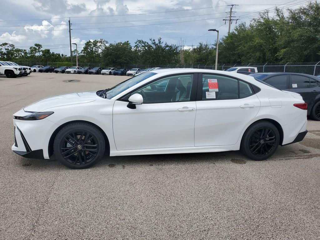 2025 Toyota Camry SE photo 8