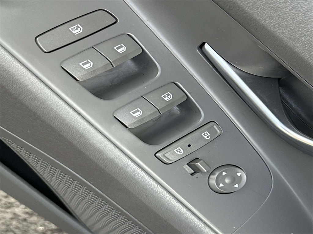 2023 Hyundai Elantra SEL photo 25