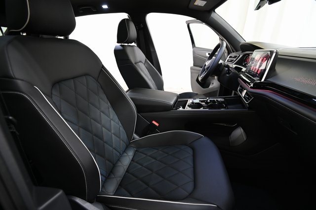 2025 Volkswagen Atlas Cross Sport SEL Premium R-Line photo 18