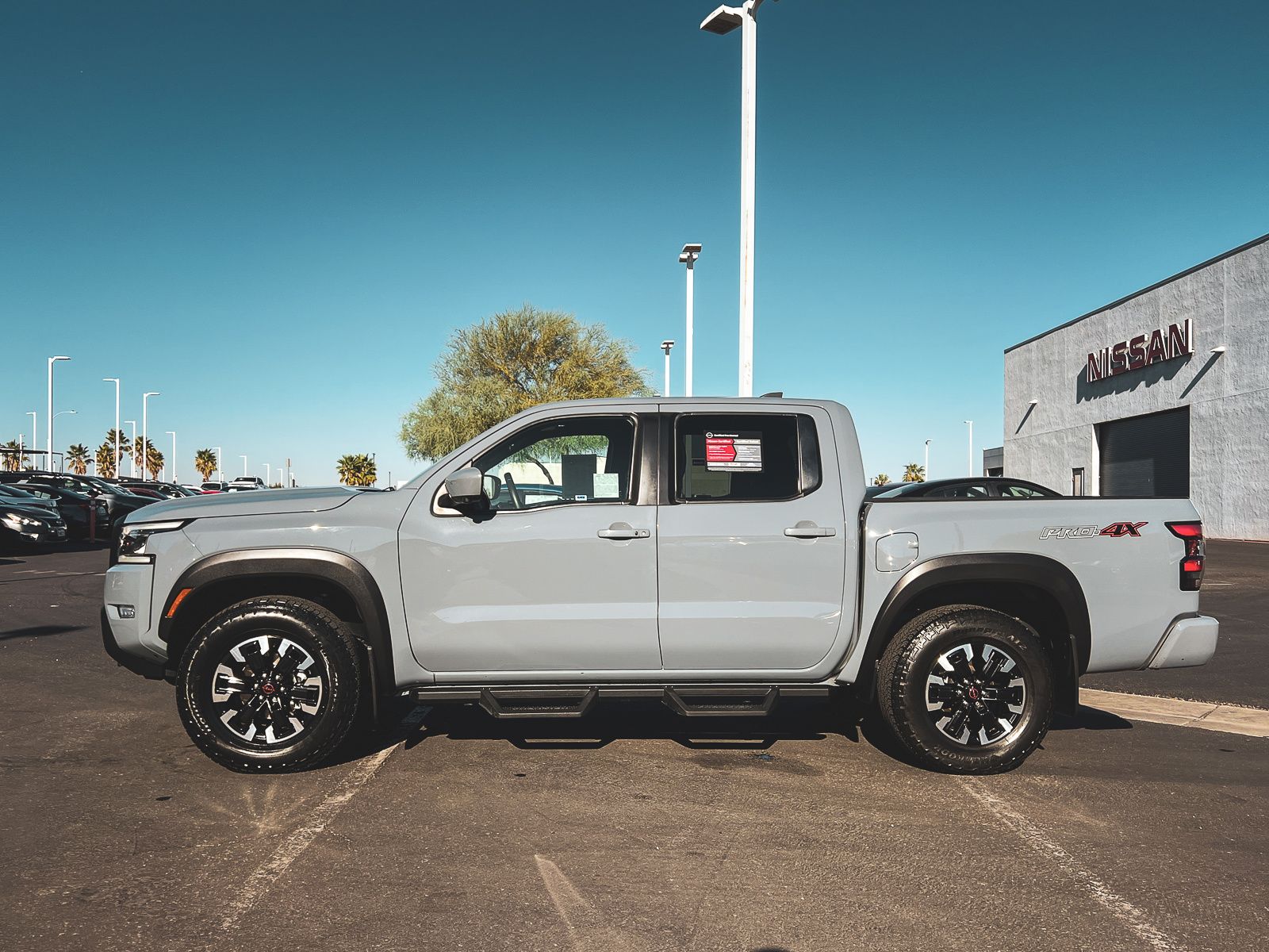 2023 Nissan Frontier PRO-4X photo 2