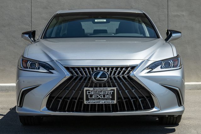 2025 Lexus ES 300h photo 2