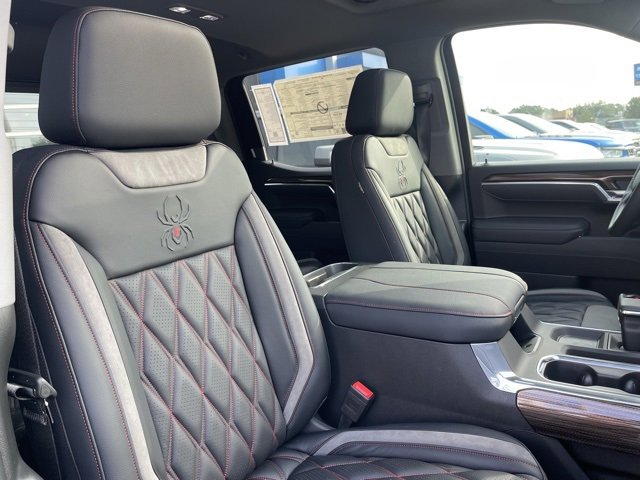 2025 Chevrolet Silverado 1500 RST photo 13
