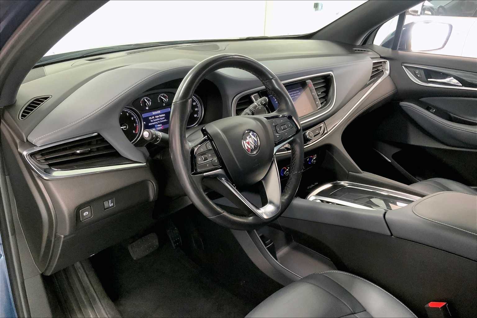 2023 Buick Enclave Essence photo 2