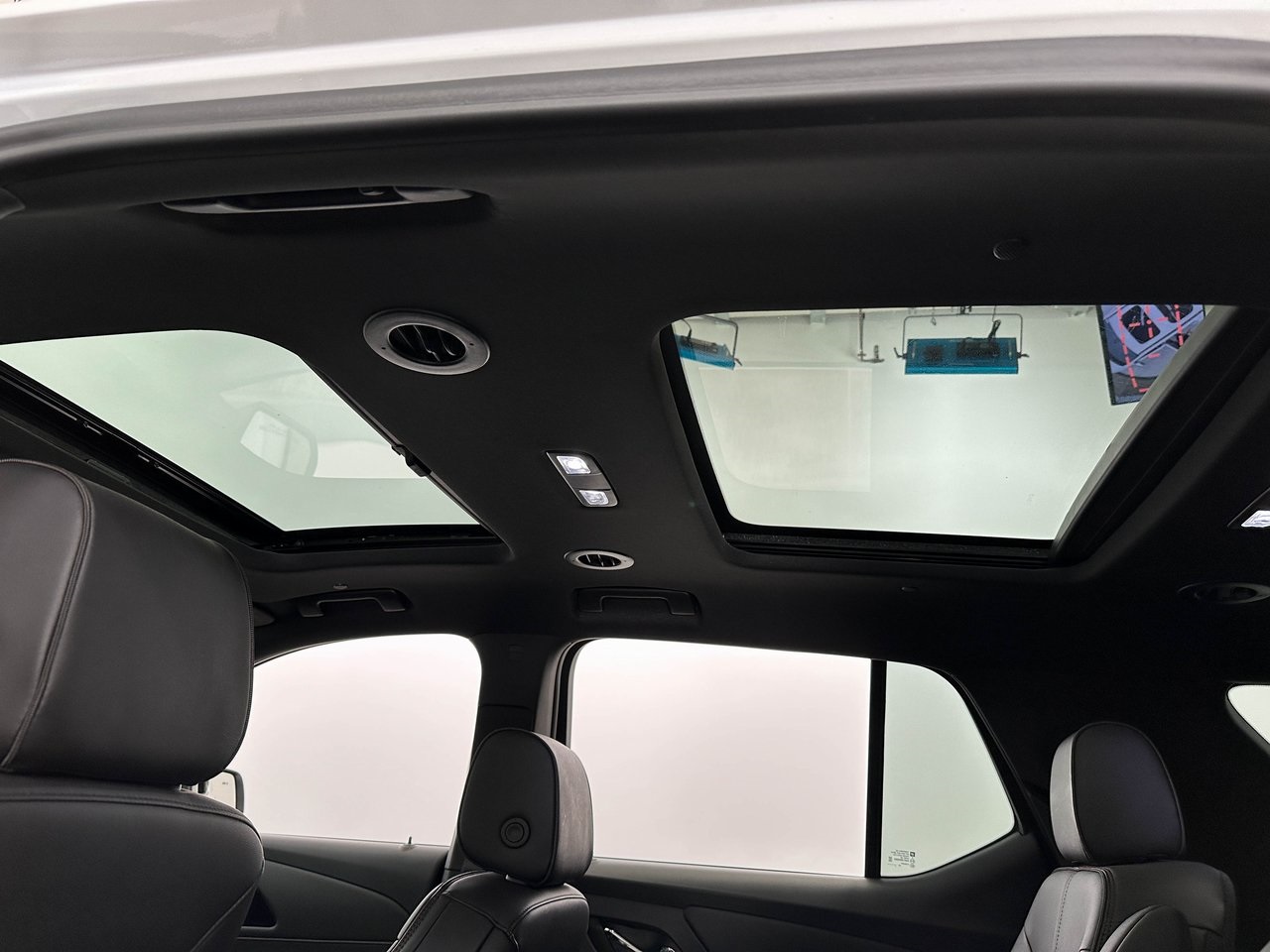 2023 Chevrolet Traverse RS photo 12