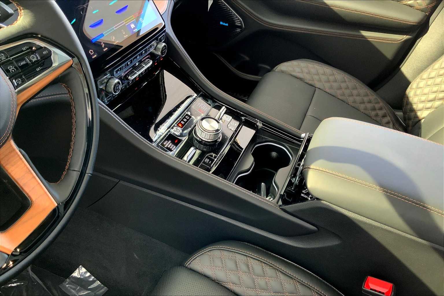 2025 Jeep Grand Cherokee Summit Reserve photo 4