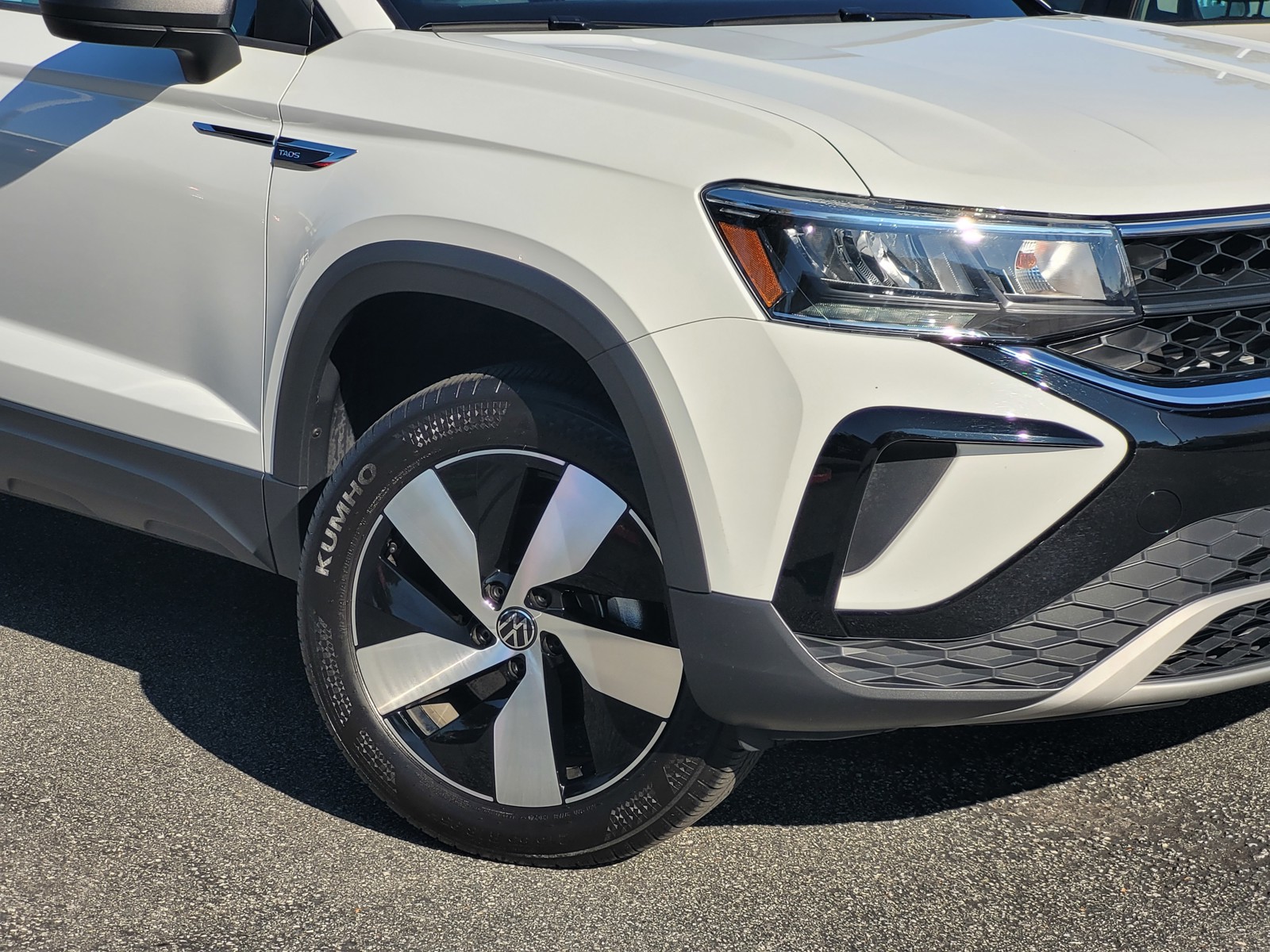 2024 Volkswagen Taos S photo 2