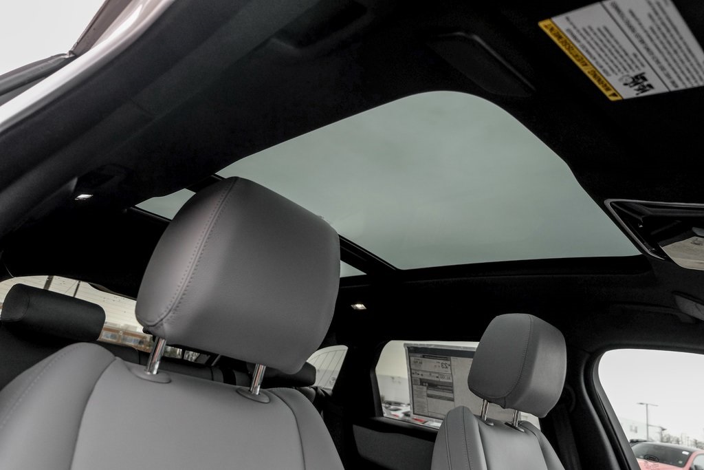 2026 Land Rover Range Rover Velar SE photo 20