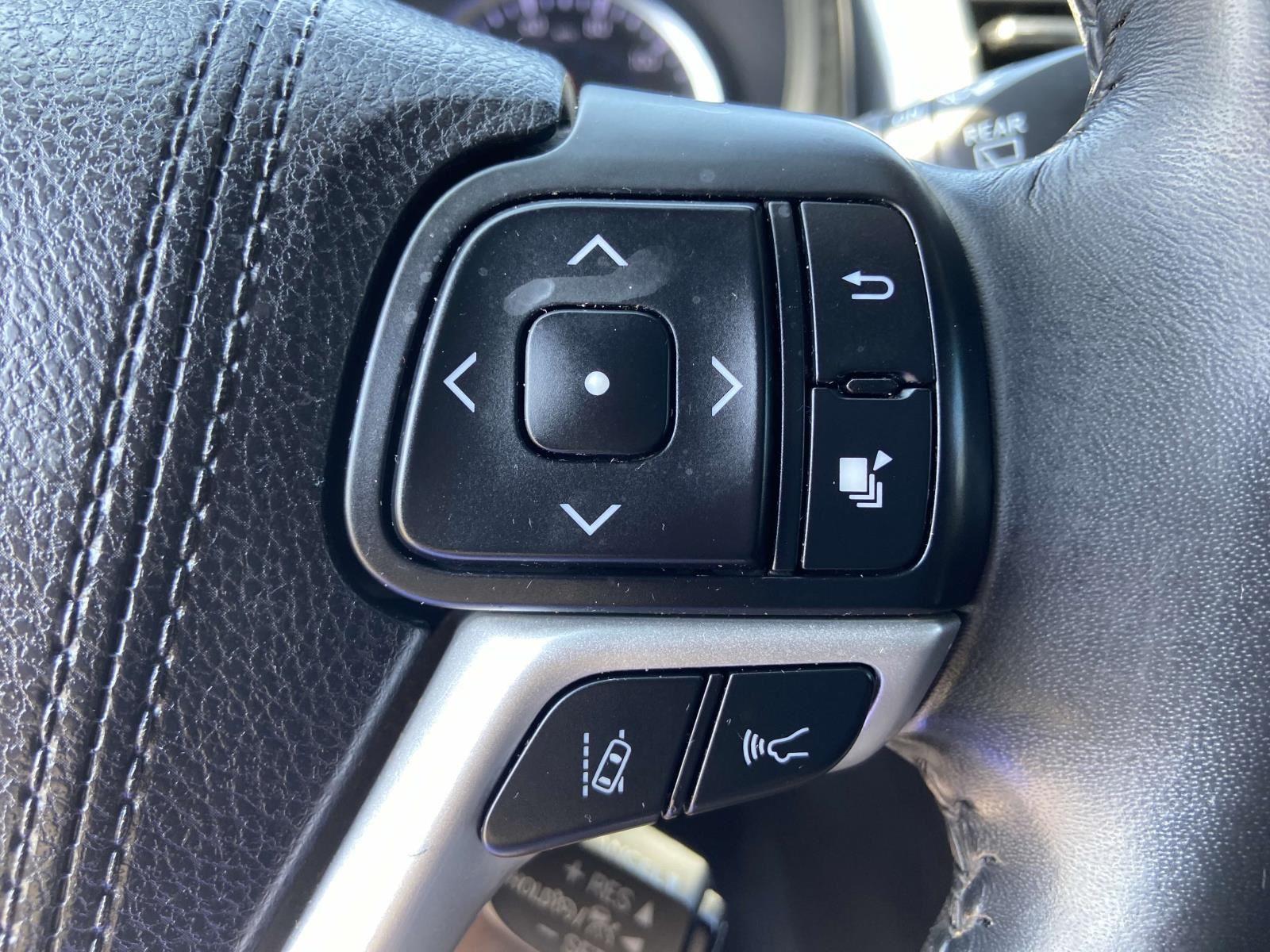 2017 Toyota Highlander XLE photo 19