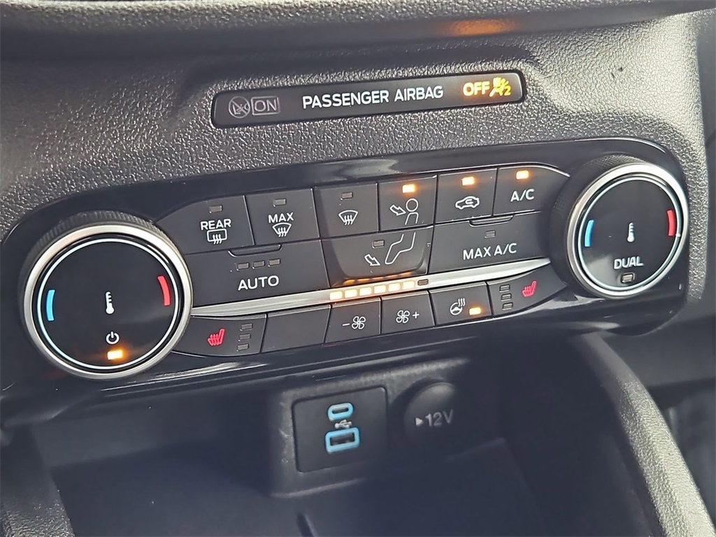 2022 Ford Escape Hybrid Titanium photo 17