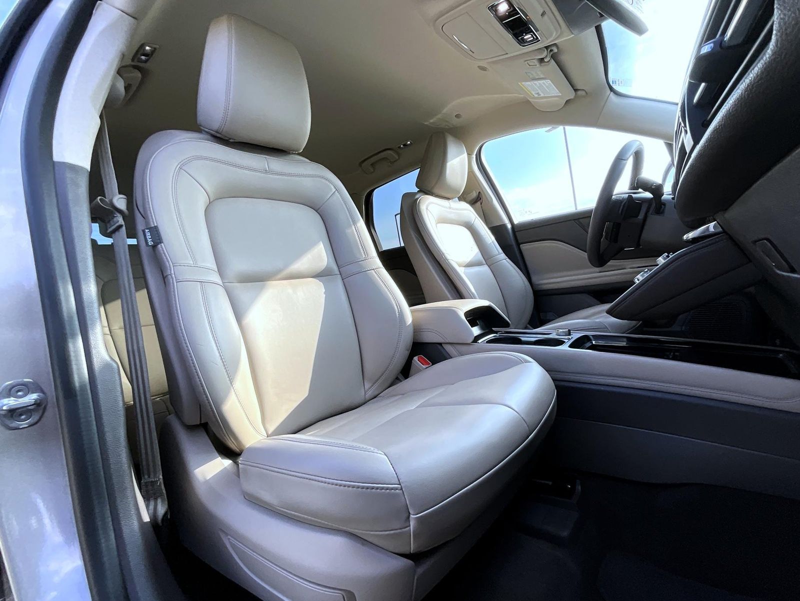 2021 Lincoln Corsair Standard photo 16