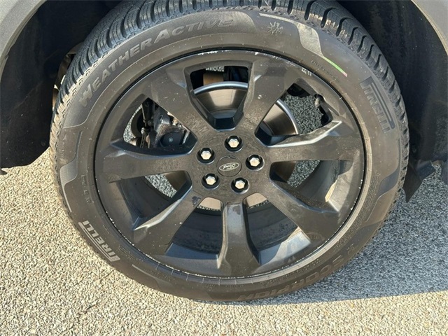 2022 Ford Explorer ST-Line photo 2