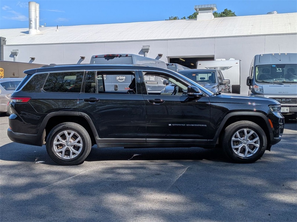 2022 Jeep Grand Cherokee Limited photo 2