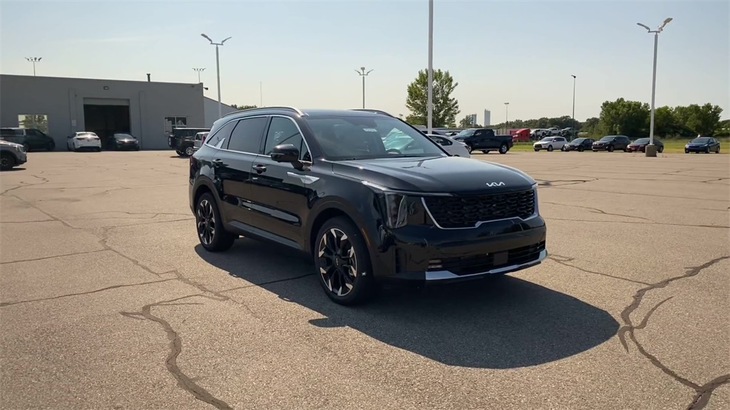 2025 Kia Sorento SX photo 2