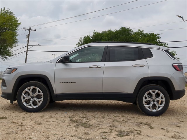 2025 Jeep Compass North Edition Latitude photo 5