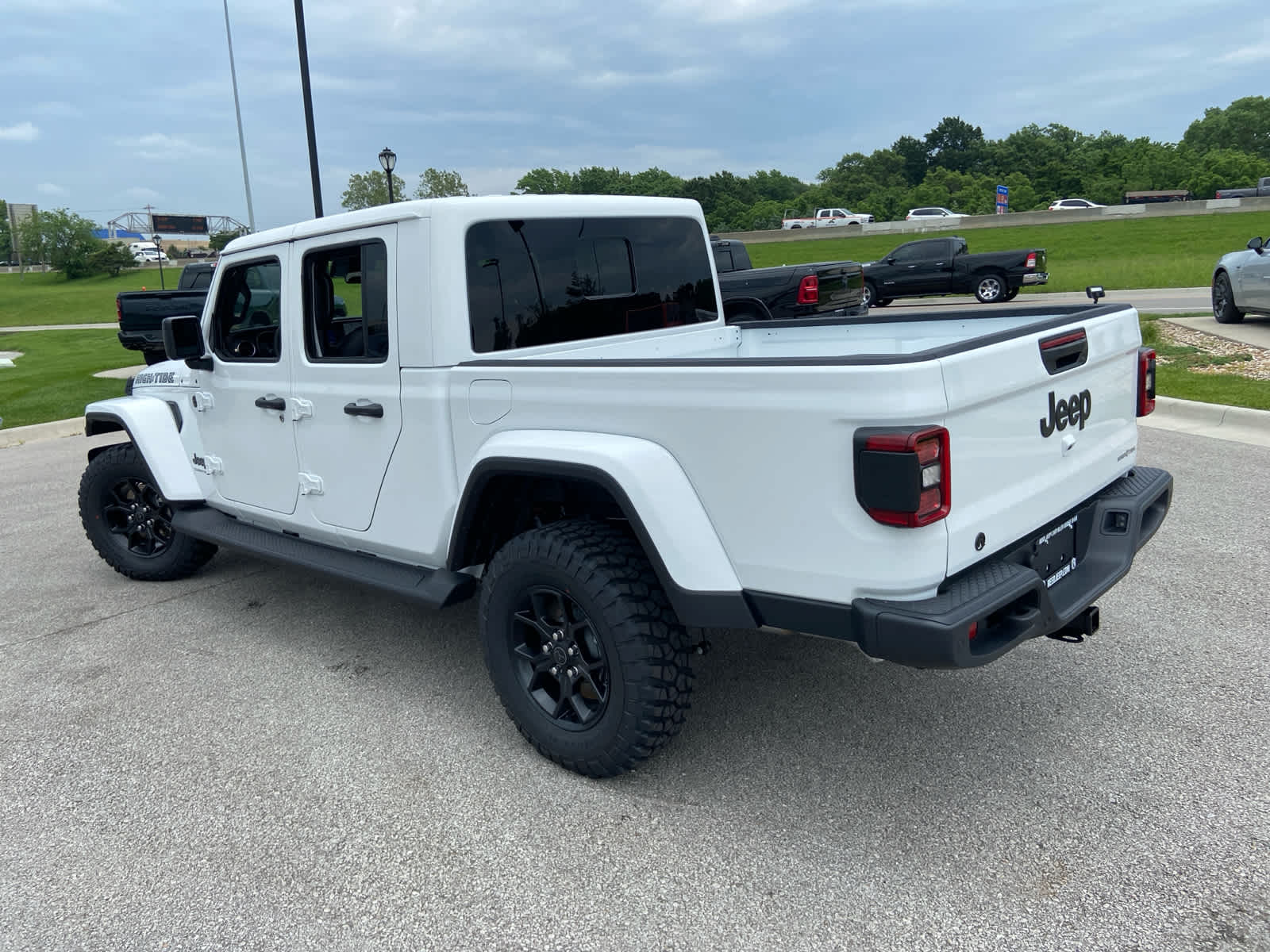 2025 Jeep Gladiator Willys photo 7