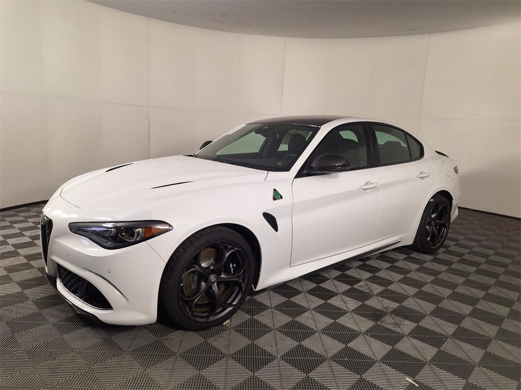 2024 Alfa Romeo Giulia Quadrifoglio photo 6