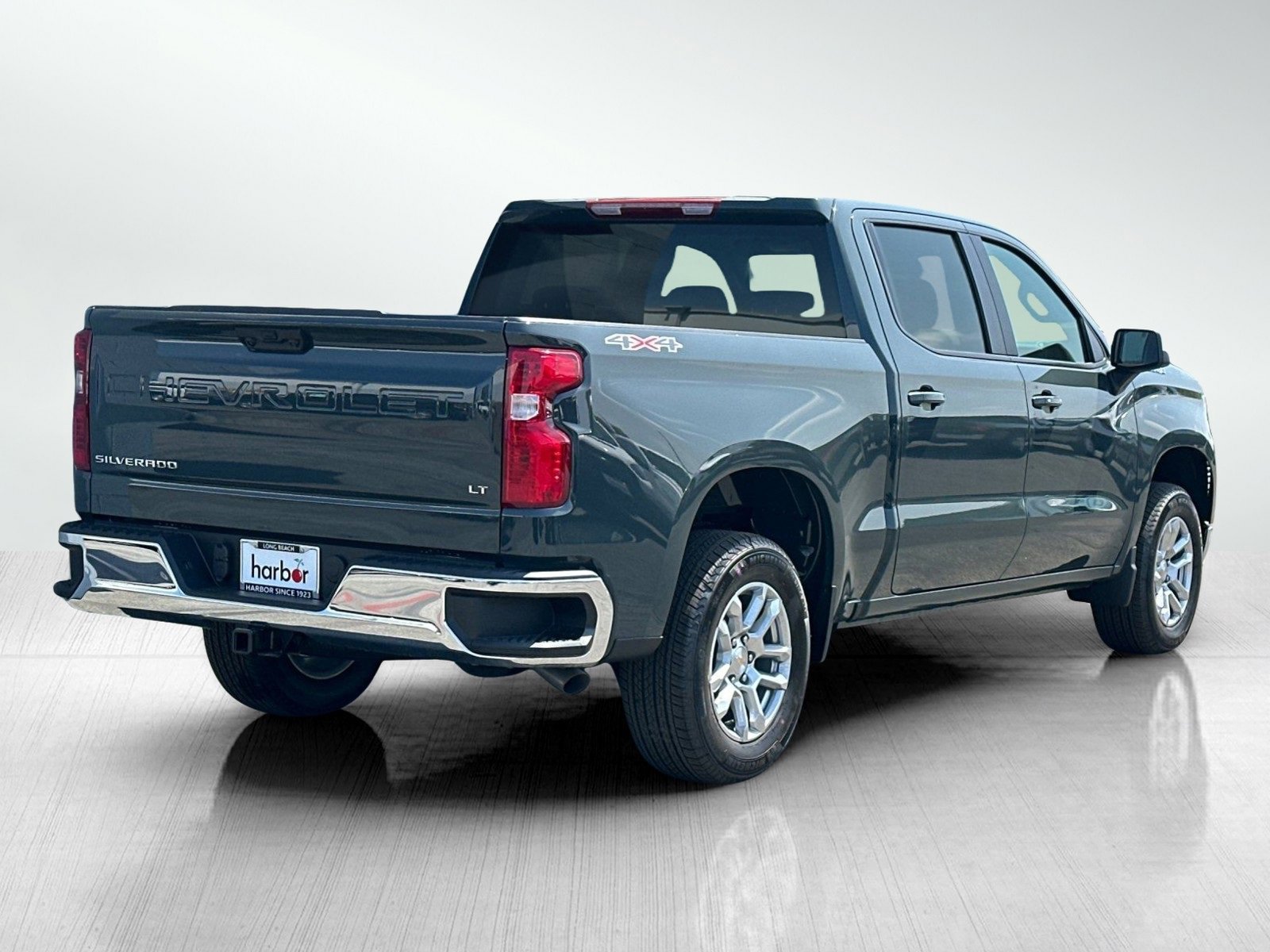 2025 Chevrolet Silverado 1500 LT photo 4