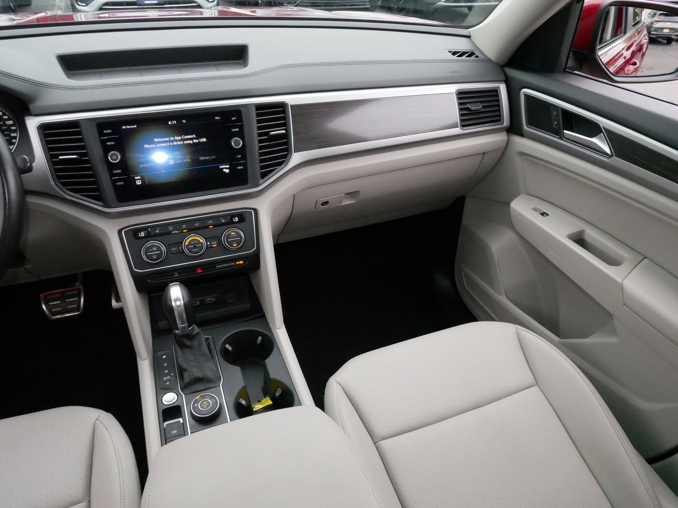 2019 Volkswagen Atlas V6 SE Technology R-Line photo 10