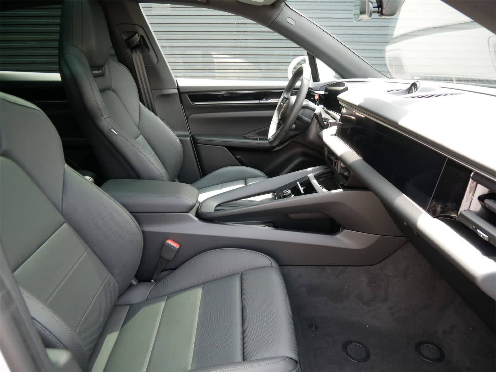 2025 Porsche Macan Electric 4 photo 27
